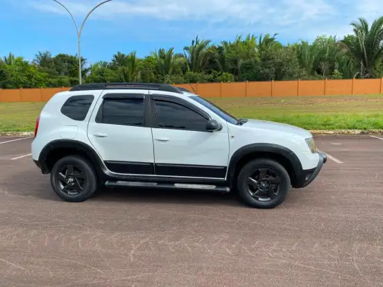RENAULT-DUSTER-2014