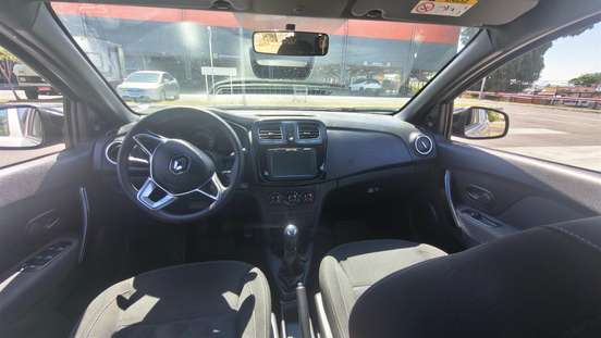 RENAULT-LOGAN-2024