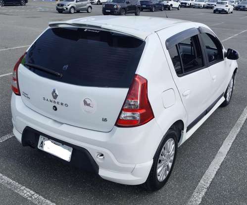 RENAULT-SANDERO-2012