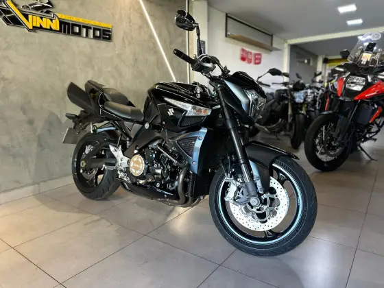 SUZUKI GSX 1300 B-KING SUZUKI GSX 1300 B-KING