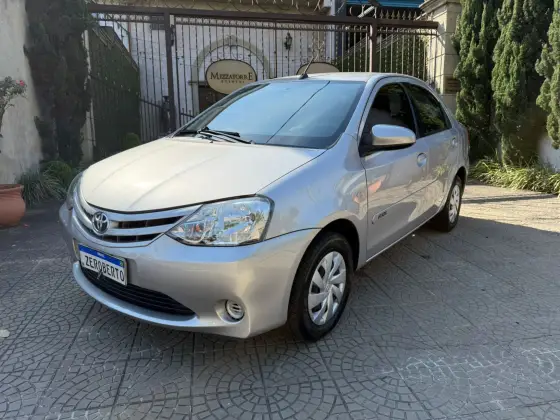 TOYOTA ETIOS 1.5 XS SEDAN 16V FLEX 4P AUTOMÁTICO TOYOTA ETIOS 1.5 XS SEDAN 16V FLEX 4P AUTOMÁTICO