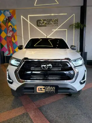 TOYOTA HILUX 2.8 D-4D TURBO DIESEL CD SRX 4X4 AUTOMÁTICO