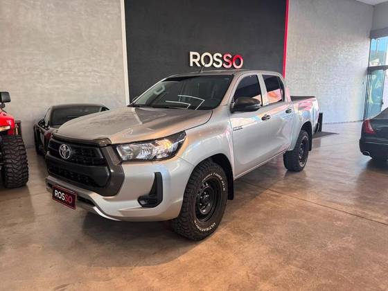 TOYOTA HILUX 2.8 D-4D TURBO DIESEL CD CONQUEST 4X4 AUTOMÁTICO