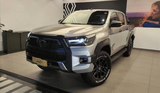 TOYOTA HILUX 2.8 D-4D TURBO DIESEL CD CONQUEST 4X4 AUTOMÁTICO