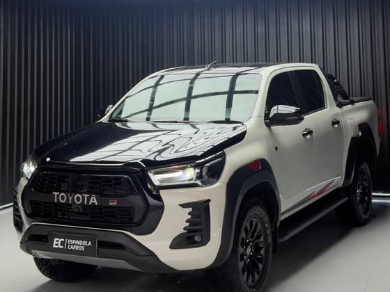 TOYOTA HILUX 2.8 D-4D TURBO DIESEL CD GR-S 4X4 AUTOMÁTICO