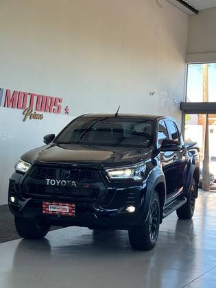 TOYOTA HILUX 2.8 D-4D TURBO DIESEL CD GR-S 4X4 AUTOMÁTICO