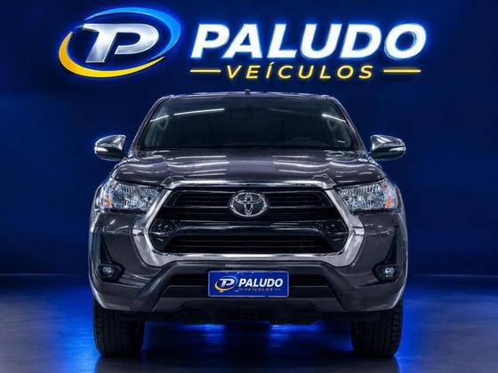 TOYOTA HILUX 2.8 D-4D TURBO DIESEL CD GR-S 4X4 AUTOMÁTICO