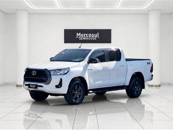 TOYOTA HILUX 2.8 D-4D TURBO DIESEL CD SR 4X4 AUTOMÁTICO