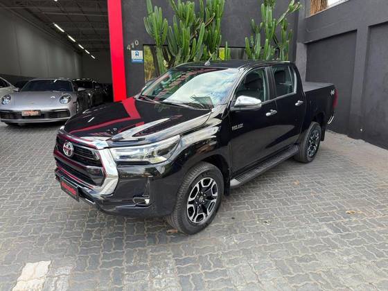 TOYOTA HILUX 2.8 D-4D TURBO DIESEL CD SRV 4X4 AUTOMÁTICO