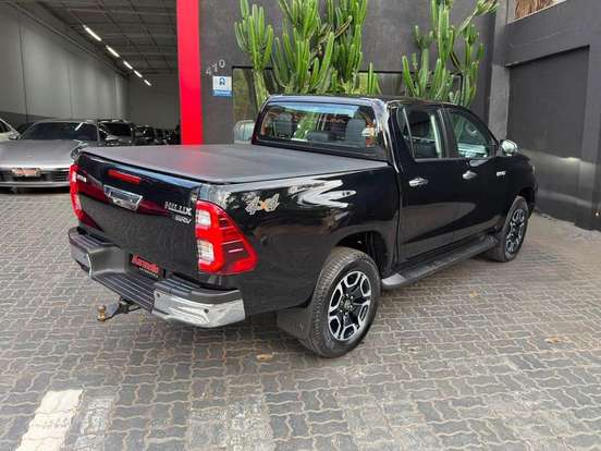 TOYOTA-HILUX-2.8 D-4D TURBO DIESEL CD SRV 4X4 AUTOMÁTICO TOYOTA-HILUX-2024
