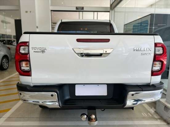 TOYOTA-HILUX-2.8 D-4D TURBO DIESEL CD SRX 4X4 AUTOMÁTICO TOYOTA-HILUX-2023