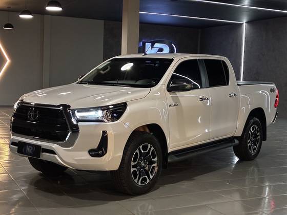TOYOTA HILUX 2.8 D-4D TURBO DIESEL CD SRX 4X4 AUTOMÁTICO
