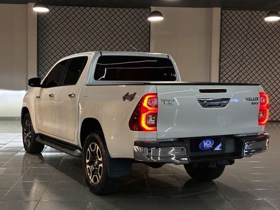 TOYOTA-HILUX-2024
