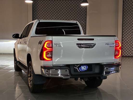 TOYOTA-HILUX-2024