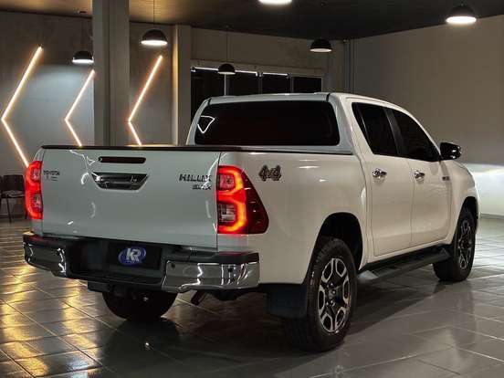 TOYOTA-HILUX-2024