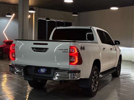 TOYOTA-HILUX-2024
