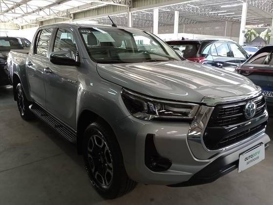 TOYOTA HILUX 2.8 D-4D TURBO DIESEL CD SRX 4X4 AUTOMÁTICO