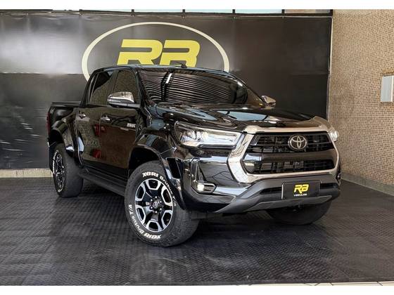 TOYOTA HILUX 2.8 D-4D TURBO DIESEL CD SRX PLUS 4X4 AUTOMÁTICO