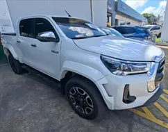 TOYOTA HILUX 2.8 D-4D TURBO DIESEL CD SRX PLUS 4X4 AUTOMÁTICO TOYOTA HILUX 2.8 D-4D TURBO DIESEL CD SRX PLUS 4X4 AUTOMÁTICO