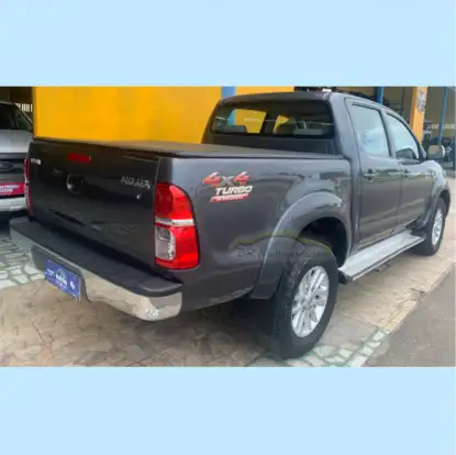 TOYOTA-HILUX-2010