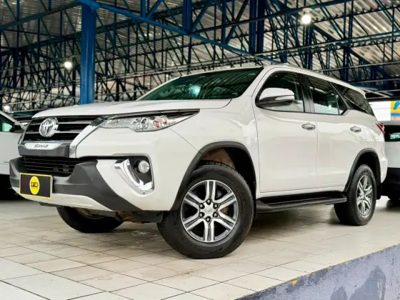 TOYOTA HILUX SW4 2.7 SRV 7 LUGARES 4X2 16V FLEX 4P AUTOMÁTICO TOYOTA HILUX SW4 2.7 SRV 7 LUGARES 4X2 16V FLEX 4P AUTOMÁTICO