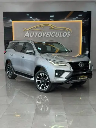 TOYOTA HILUX SW4 2.8 D-4D TURBO DIESEL SRX 7L 4X4 AUTOMÁTICO