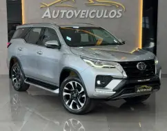 TOYOTA HILUX SW4 2.8 D-4D TURBO DIESEL SRX 7L 4X4 AUTOMÁTICO TOYOTA HILUX SW4 2.8 D-4D TURBO DIESEL SRX 7L 4X4 AUTOMÁTICO