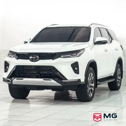 TOYOTA HILUX SW4 2.8 D-4D TURBO DIESEL SRX PLATINUM 7L 4X4 AUTOMÁTICO