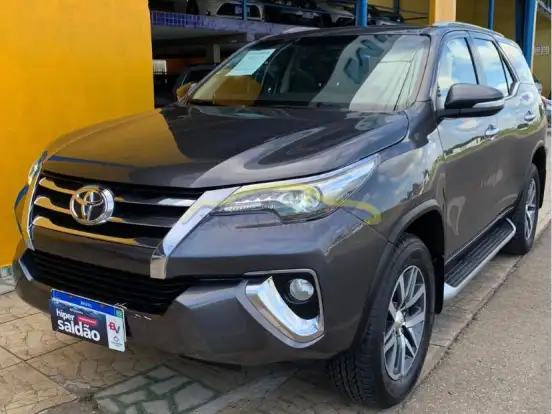 TOYOTA-HILUX SW4-2.8 SRX 4X4 7 LUGARES 16V TURBO INTERCOOLER DIESEL 4P AUTOMÁTICO TOYOTA-HILUX SW4-2017