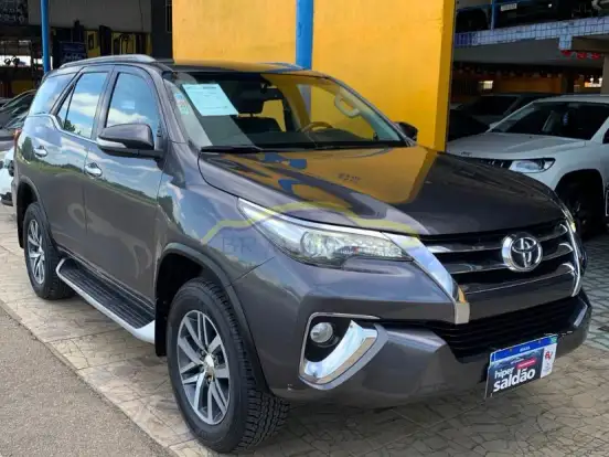 TOYOTA-HILUX SW4-2.8 SRX 4X4 7 LUGARES 16V TURBO INTERCOOLER DIESEL 4P AUTOMÁTICO TOYOTA-HILUX SW4-2017