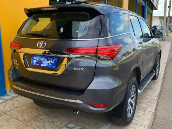 TOYOTA-HILUX SW4-2.8 SRX 4X4 7 LUGARES 16V TURBO INTERCOOLER DIESEL 4P AUTOMÁTICO TOYOTA-HILUX SW4-2017