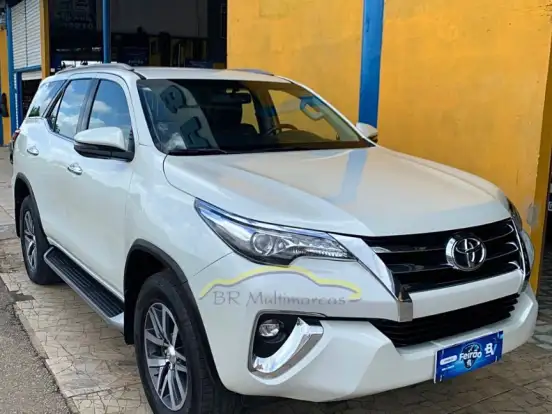 TOYOTA-HILUX SW4-2.8 SRX 4X4 7 LUGARES 16V TURBO INTERCOOLER DIESEL 4P AUTOMÁTICO TOYOTA-HILUX SW4-2018