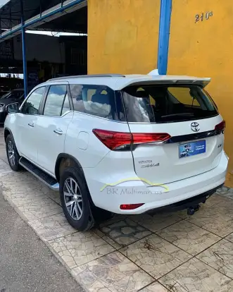 TOYOTA-HILUX SW4-2.8 SRX 4X4 7 LUGARES 16V TURBO INTERCOOLER DIESEL 4P AUTOMÁTICO TOYOTA-HILUX SW4-2018
