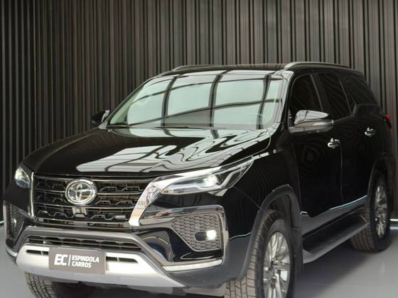 TOYOTA HILUX SW4 2.8 D-4D TURBO DIESEL SRX 7L 4X4 AUTOMÁTICO