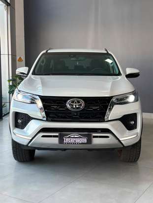TOYOTA-HILUX SW4-2023