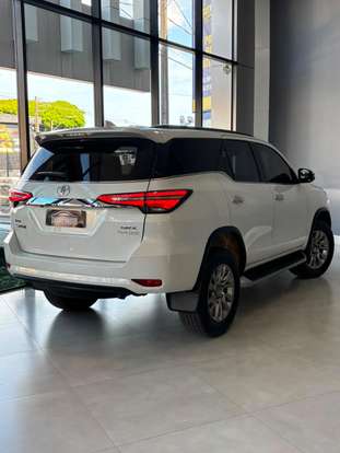 TOYOTA-HILUX SW4-2023