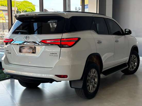 TOYOTA-HILUX SW4-2.8 D-4D TURBO DIESEL SRX 7L 4X4 AUTOMÁTICO TOYOTA-HILUX SW4-2023