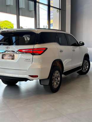 TOYOTA-HILUX SW4-2023