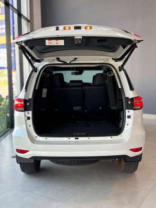 TOYOTA-HILUX SW4-2023
