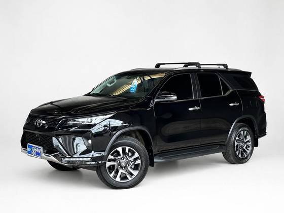 TOYOTA HILUX SW4 2.8 D-4D TURBO DIESEL SRX PLATINUM 7L 4X4 AUTOMÁTICO
