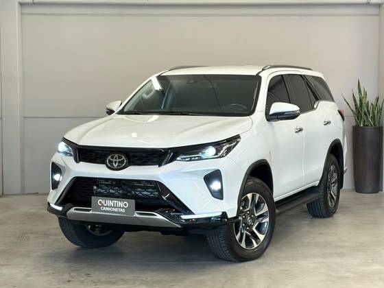 TOYOTA HILUX SW4 2.8 D-4D TURBO DIESEL SRX PLATINUM 7L 4X4 AUTOMÁTICO