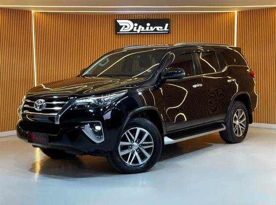TOYOTA HILUX SW4 2.8 SRX 4X4 16V TURBO INTERCOOLER DIESEL 4P AUTOMÁTICO