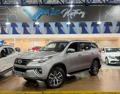 TOYOTA HILUX SW4 2.8 SRX 4X4 7 LUGARES 16V TURBO INTERCOOLER DIESEL 4P AUTOMÁTICO TOYOTA HILUX SW4 2.8 SRX 4X4 7 LUGARES 16V TURBO INTERCOOLER DIESEL 4P AUTOMÁTICO