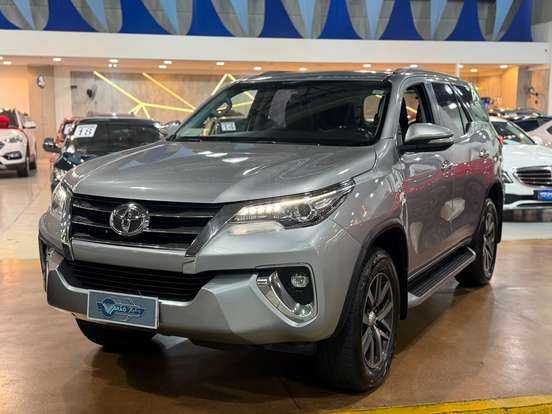 TOYOTA-HILUX SW4-2.8 SRX 4X4 7 LUGARES 16V TURBO INTERCOOLER DIESEL 4P AUTOMÁTICO TOYOTA-HILUX SW4-2018