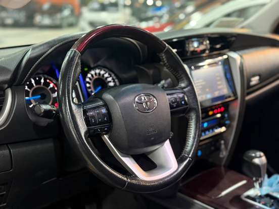 TOYOTA-HILUX SW4-2.8 SRX 4X4 7 LUGARES 16V TURBO INTERCOOLER DIESEL 4P AUTOMÁTICO TOYOTA-HILUX SW4-2018