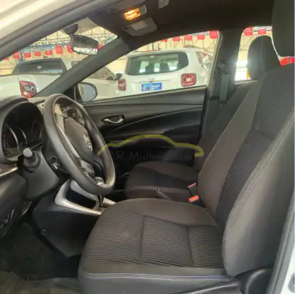 TOYOTA-YARIS-2020