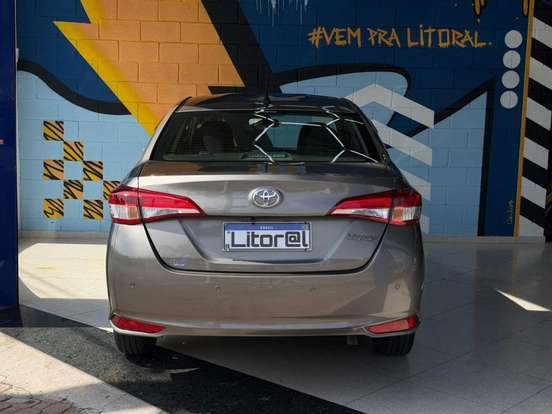 TOYOTA-YARIS-2020