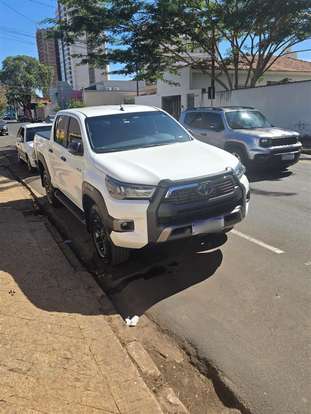 TOYOTA-HILUX-2.8 D-4D TURBO DIESEL CD CONQUEST 4X4 AUTOMÁTICO TOYOTA-HILUX-2023