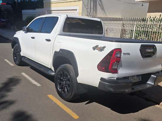 TOYOTA-HILUX-2.8 D-4D TURBO DIESEL CD CONQUEST 4X4 AUTOMÁTICO TOYOTA-HILUX-2023