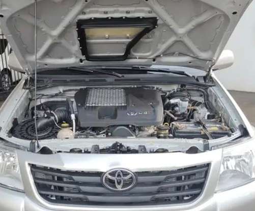 TOYOTA-HILUX-2014